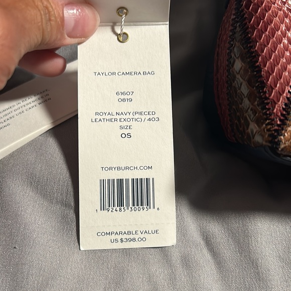 Tory Burch Taylor crossbody camera bag. - Picture 4 of 8